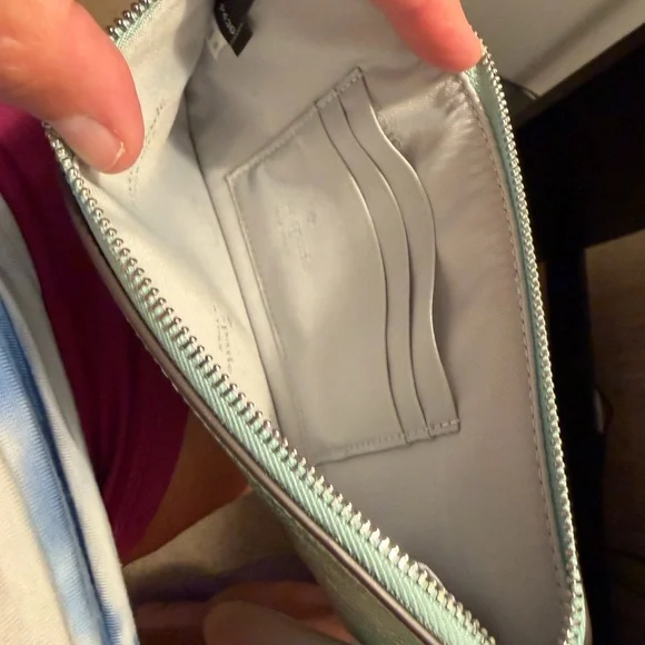 NWT Kate Spade LUCY METALLIC MEDIUM L-ZIP WRISTLET SEAWATER - Picture 11 of 13